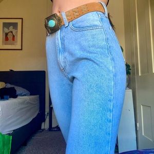 BRANDY MELVILLE high waisted jeans! 🌞